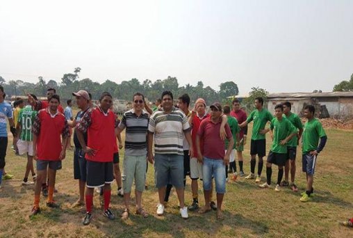  Júnior Siqueira prestigia futebol no bairro Nova Esperança