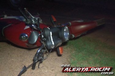 Motociclista cai após colidir na traseira de um veículo 