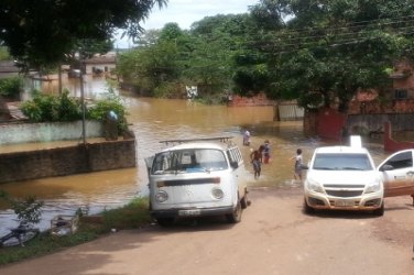 CHEIA - Rio atinge 18,43m no início da manhã desta segunda (24)