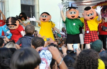 Turma da Mônica leva milhares de pessoas à praça da Madeira-Mamoré