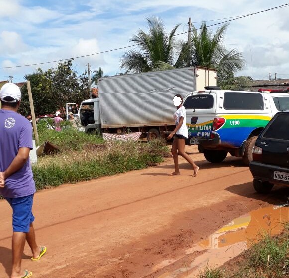 IRMÃOS: Duas crianças morrem tragicamente atropeladas por caminhão