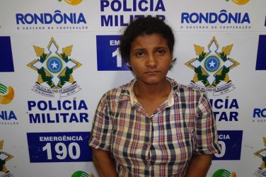 COLINA VERDE - Mulher é detida pela PM acusada de roubo 