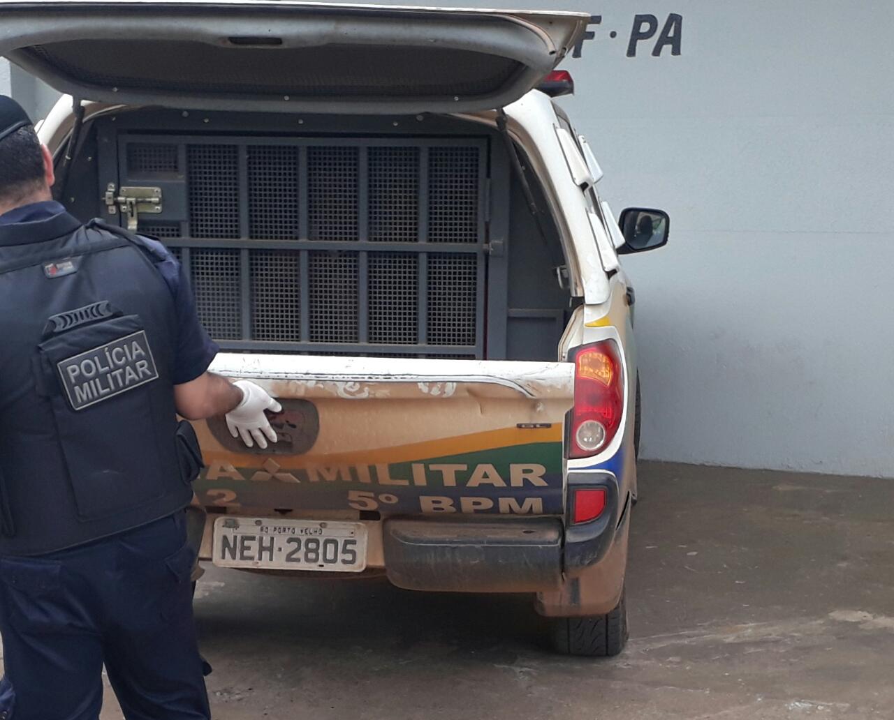 RASTREADO: Suspeito é preso em oficina com carro roubado