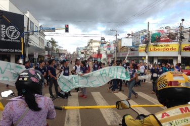 Alunos da capital realizam protesto na 7 de Setembro – Fotos