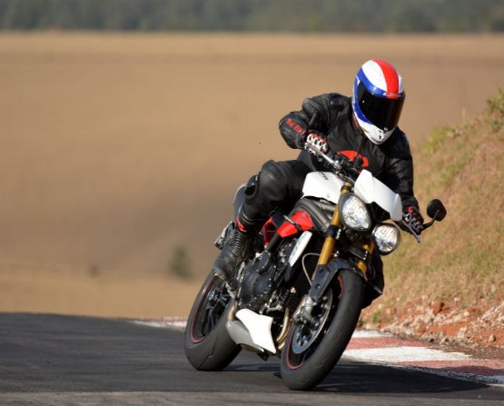 TESTE – Conheça a nova Triumph Speed Triple R