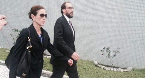 Mulher de Cunha visita ex-deputado na carceragem da PF