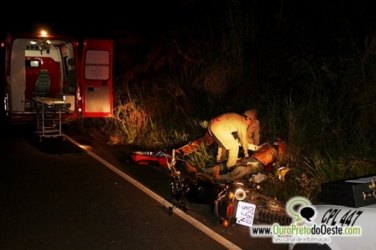 Homem morre após ser atropelado por moto