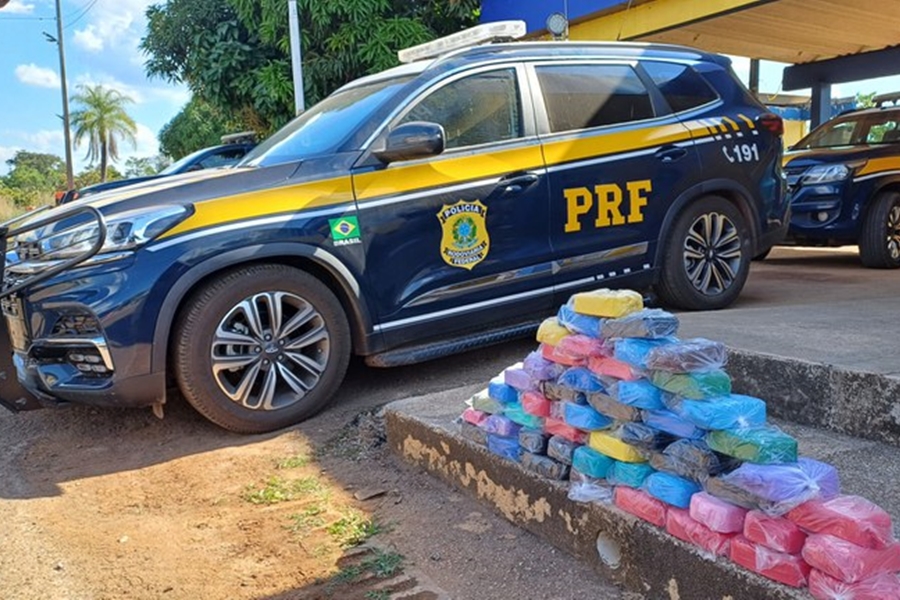NA BR-364: PRF intercepta carga de 50 quilos de cocaína que ia para Goiânia