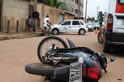 Veiculo oficial do município provoca acidente grave com motociclista