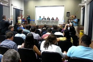 Trabalhadores em educação podem entrar em greve