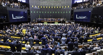 Deputados aprovam projeto com perda do poder familiar em caso de feminicídio