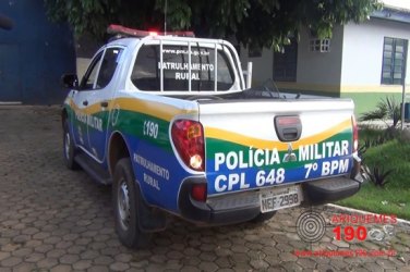 Menores são apreendidos após arremessarem celulares para Presídio