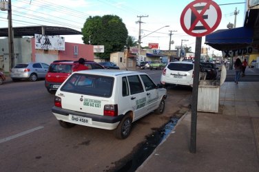 CENA DA CIDADE – Veículo da prefeitura é flagrado em local proibido - FOTOS