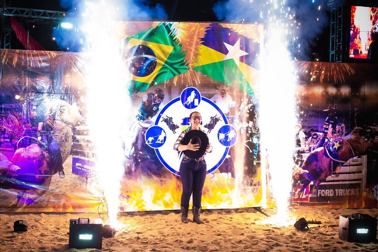 ROSANGELA DONADON: Deputada convida população de Cerejeiras para a noite mais esperada do rodeio