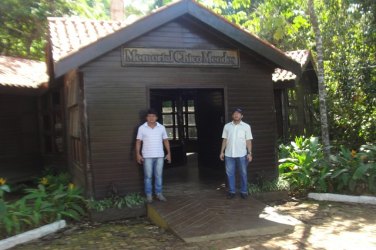 Diretoria do Sindsbor visita monumento de seringueiro, no Acre