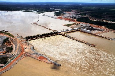 Obras da usina de Santo Antônio serão paralisadas esta semana