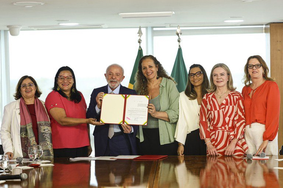 JUSTIÇA: Lei aumenta pena para violência psicológica contra a mulher com uso de IA