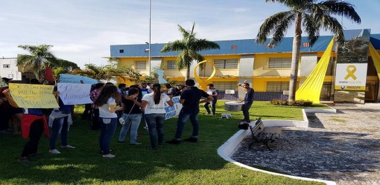 AUMENTO DE TARIFA - Estudantes protestam em frente prefeitura de Porto Velho