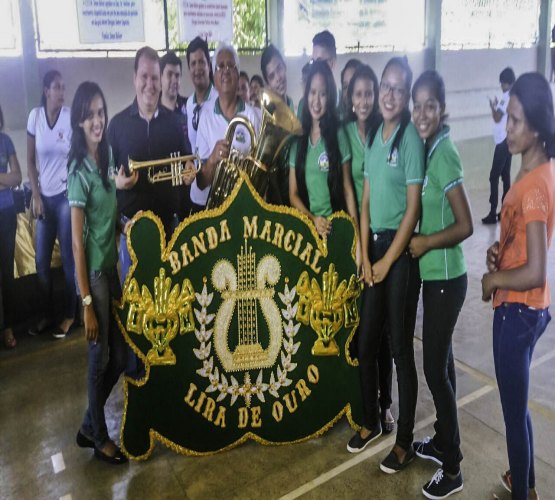 Fanfarras e bandas de escolas estaduais recebem instrumentos musicais