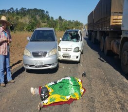 FATAL  - Colisão na BR-364 entre carros e moto deixa um morto e dois feridos