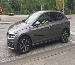 Novo Volkswagen Polo é flagrado sem camuflagem