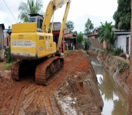 OBRAS - Prefeitura mantém forte ritmo de trabalho nos bairros