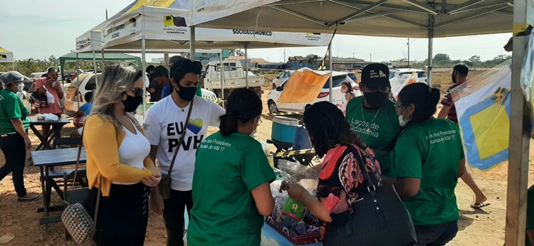 NEGÓCIOS: Produtores do Km 17 recebem apoio em feira para fomentar a renda