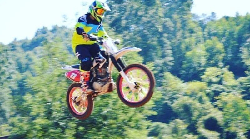 LUTO: Piloto morre em acidente durante uma prova de motocross