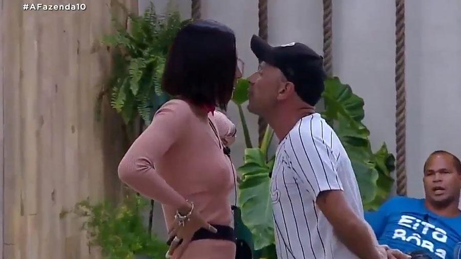 VÍDEO: Em 'A Fazenda', Gabi Prado e Rafael Ilha tem briga feia; assista