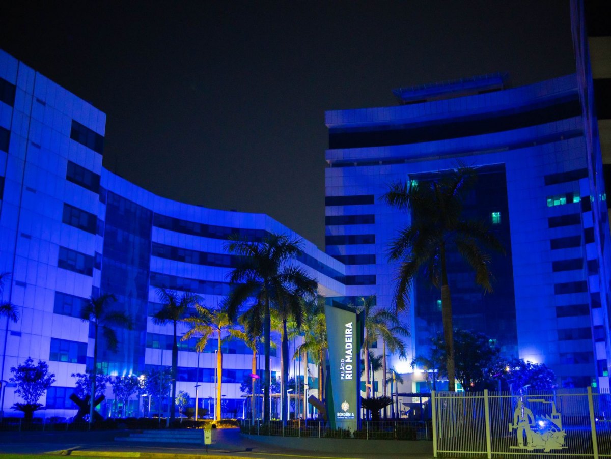 SOLIDARIEDADE: Palácio Rio Madeira é iluminado com cores da bandeira de Israel