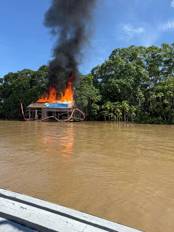 BIG DRAGA: Embarcações de garimpeiros são explodidas em operação no rio Madeira 