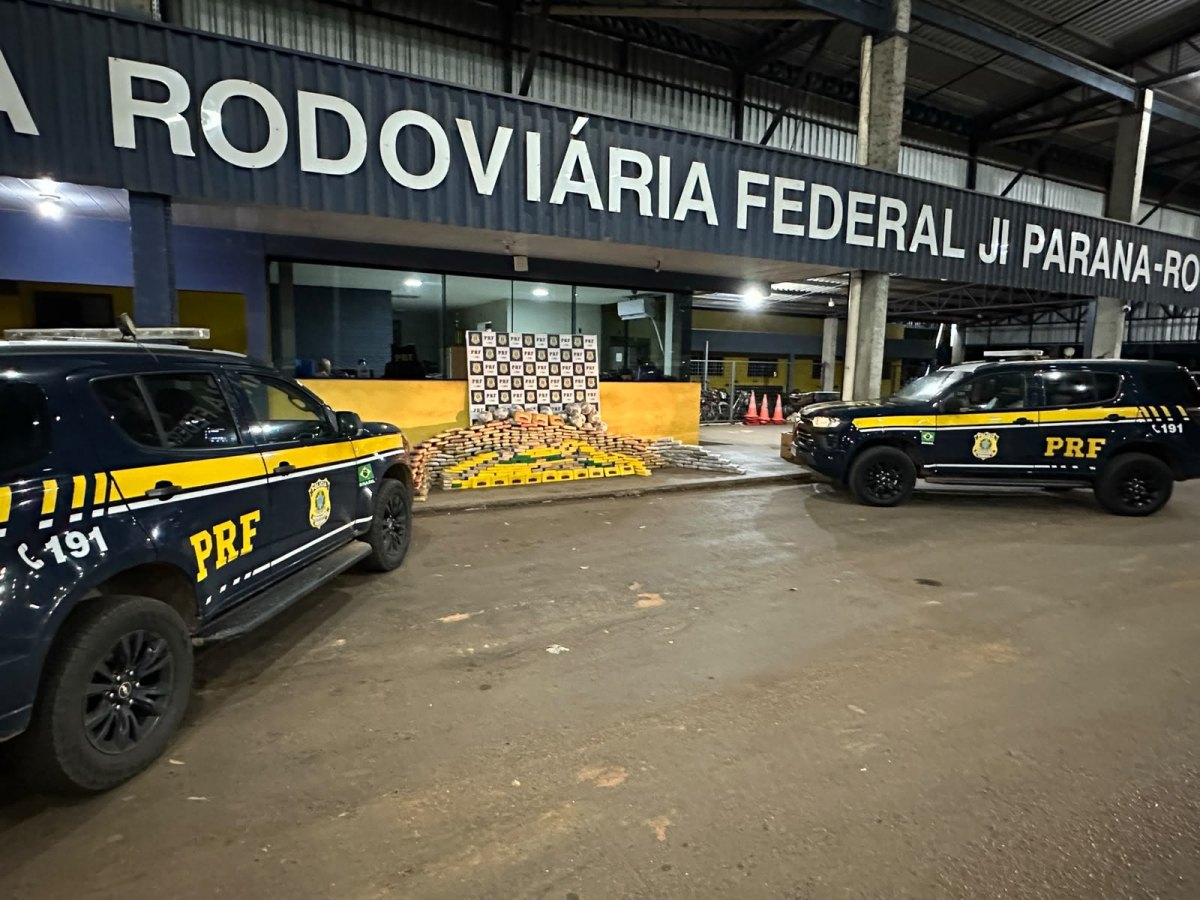 MAIS DE MEIA TONELADA: Caminhoneiro é preso com 625 quilos de skunk e cocaína na BR-364