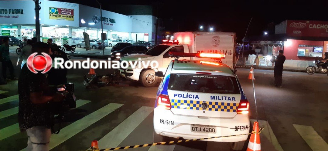 VIATURA DO IML: Motociclista avança semáforo e bate de frente com rabecão