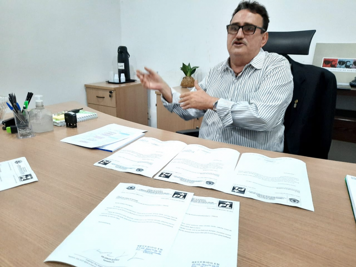 Vereador Júnior Queiroz tem pedido atendido pela Emdur com troca de lâmpadas