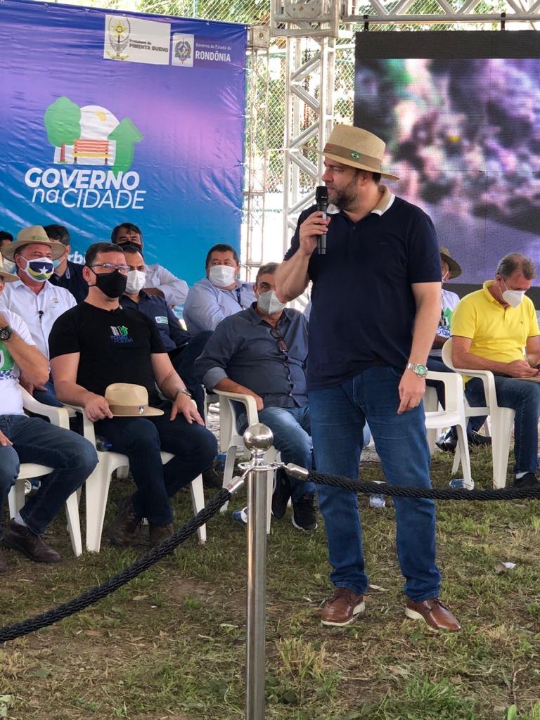 PRESIDENTE DA ALE: Alex Redano participa do lançamento do Tchau Poeira em Pimenta Bueno 