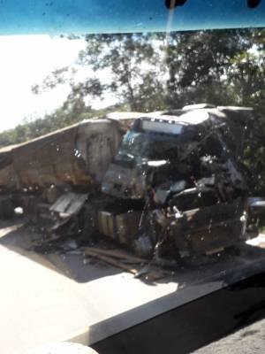 ESCAPOU: Choque entre carretas interditou rodovia entre as cidades de Vilhena e Comodoro