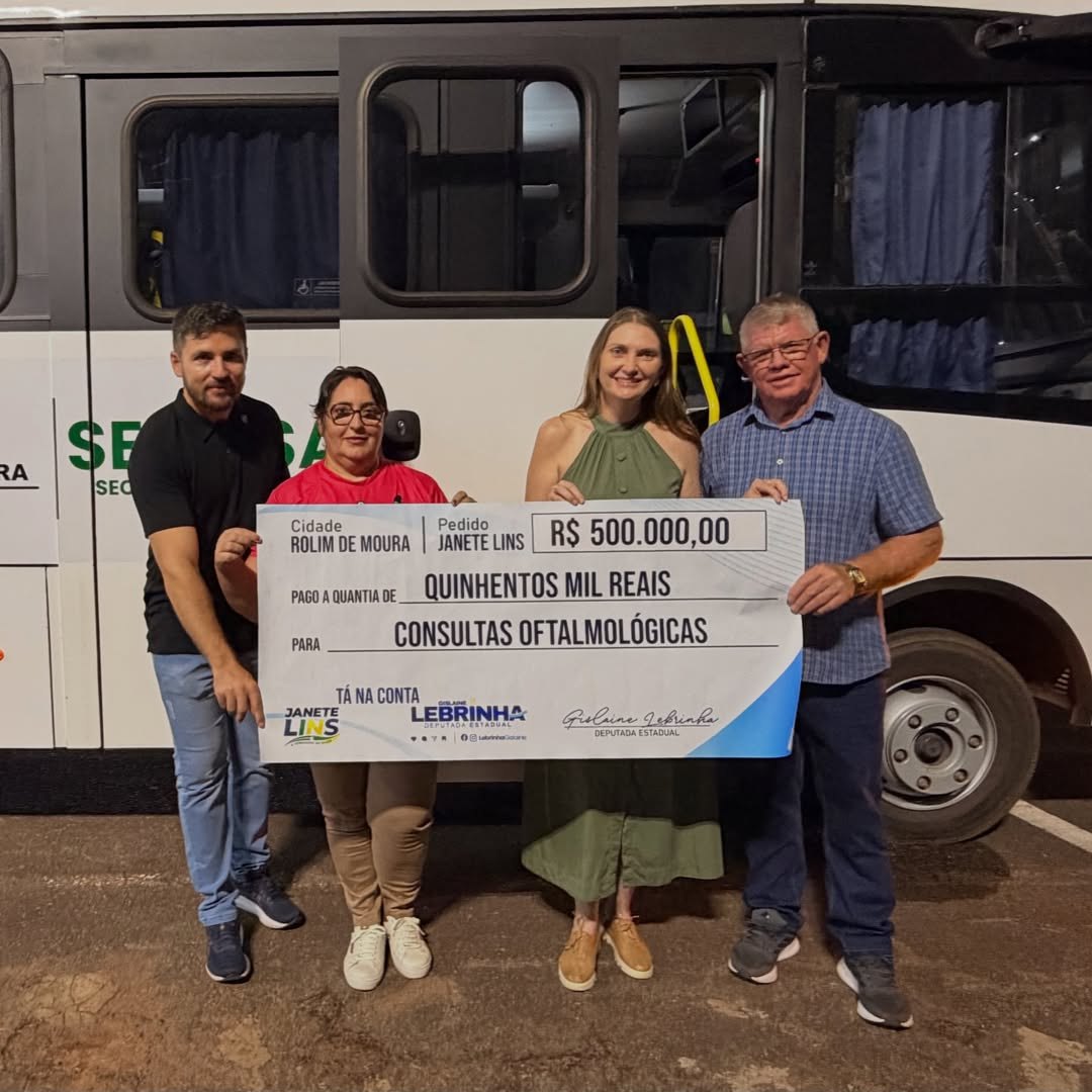 LEBRINHA: Deputada entrega micro-ônibus e destina R$ 500 mil para saúde em Rolim de Moura