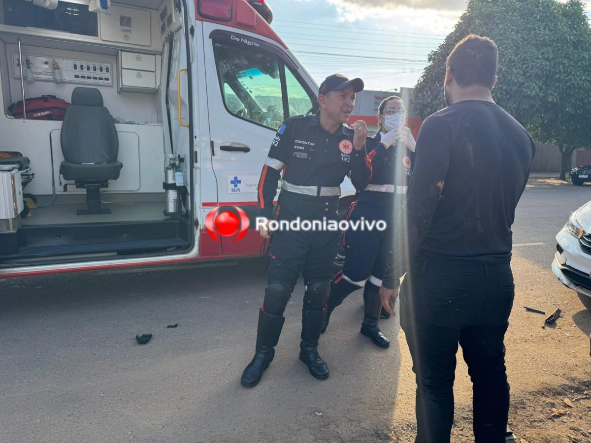 VÍDEO: Moto app olhando o celular colide em carro estacionado na contramão 