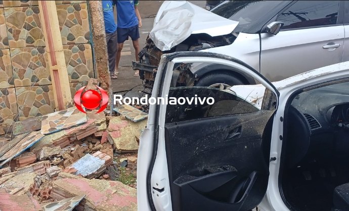 DERRUBOU MURO: Vídeo mostra grave acidente com capotamento que deixou feridos na Sucupira 