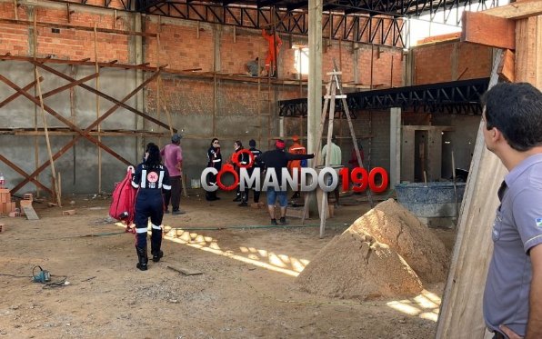 DESACORDADO: Trabalhador sofre choque elétrico por indução durante obra 