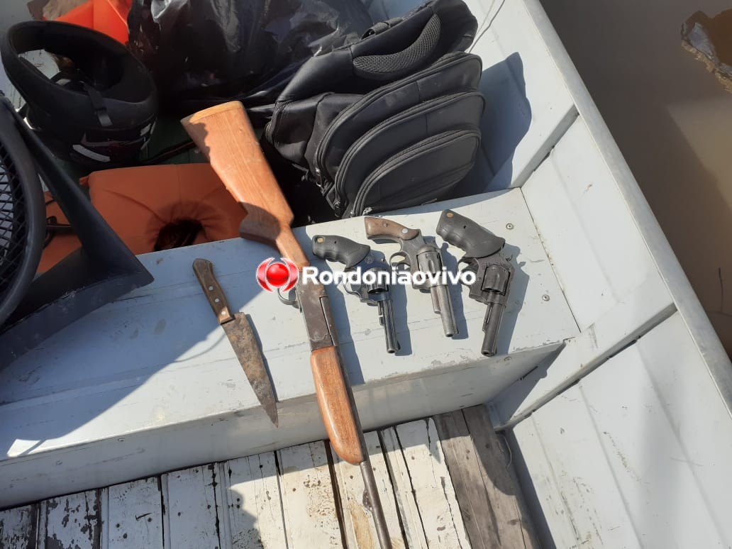 FORTEMENTE ARMADOS: Cinco são interceptados em barco no rio Madeira após roubo em comércio de idosa