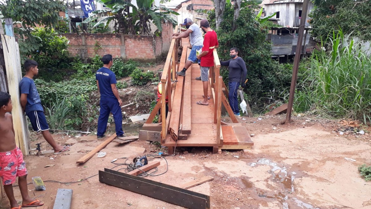 DO PRÓPRIO BOLSO: Vereador Edevaldo Neves doa salário para construir ponte no Bairro Costa e Silva