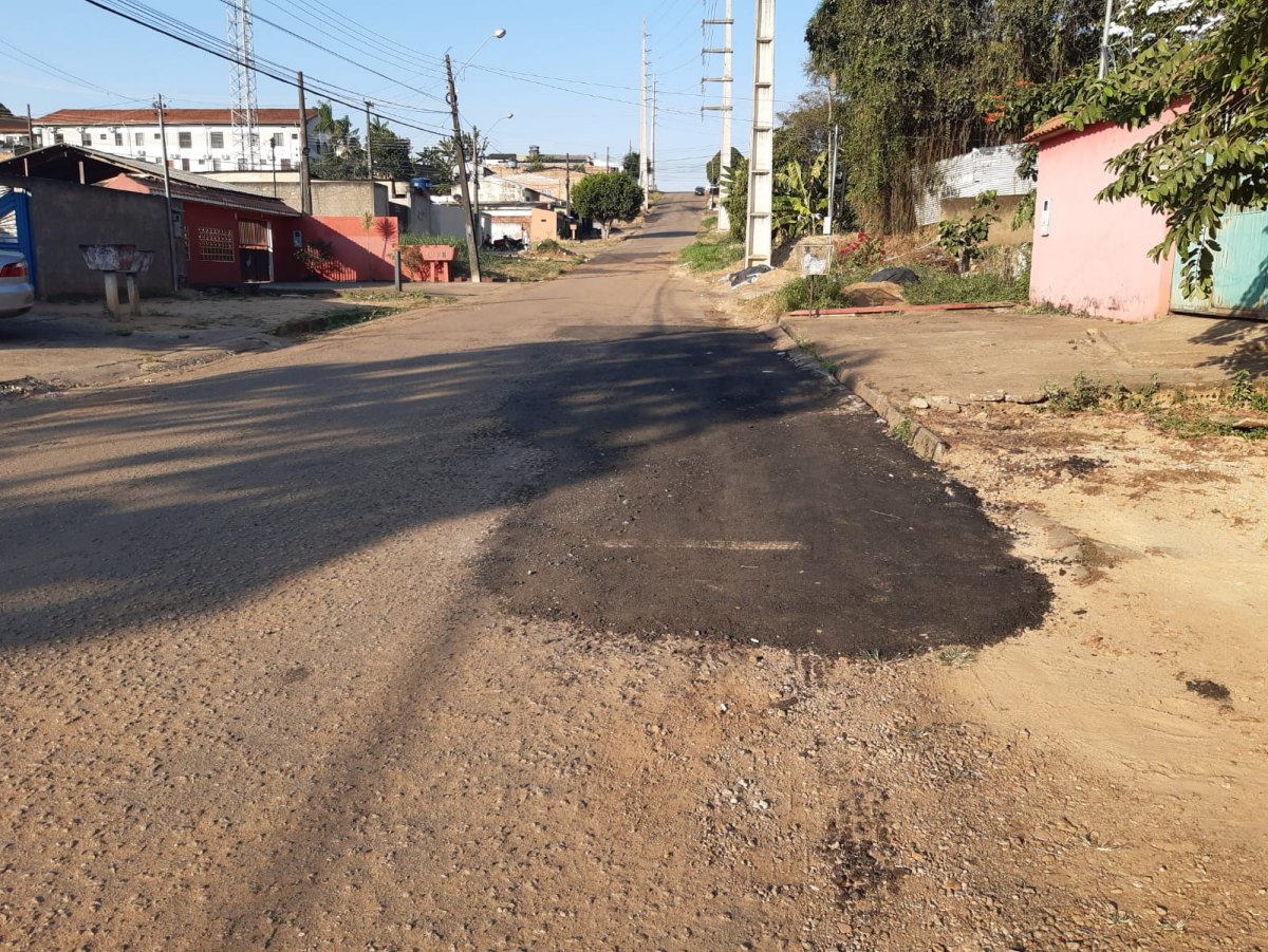 ONLINE: Recuperação asfáltica é realizada apos intermediação de Edwilson Negreiros 