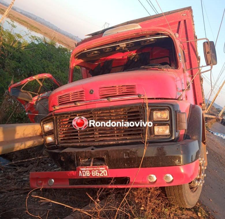TRAGÉDIA: Passageiro morre após caminhão descontrolado bater e destruir poste na BR-364