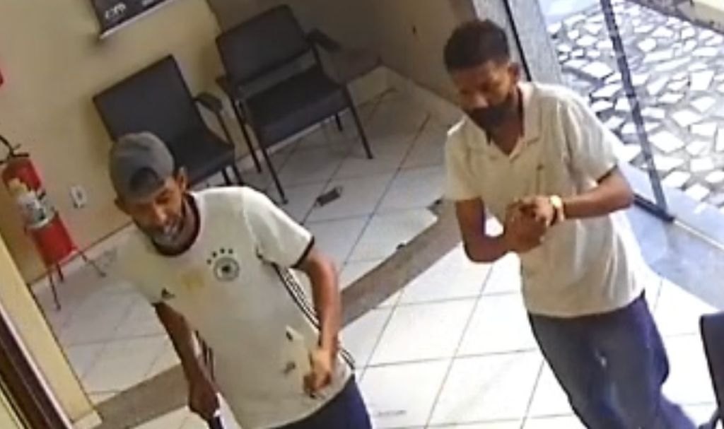VÍDEO: Empresário é agredido a coronhadas durante assalto em Centro Comercial