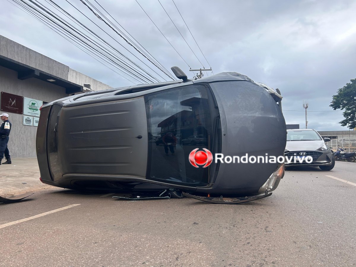 VÍDEO: Carro ocupado por dois jovens capota após colisão na Amazonas