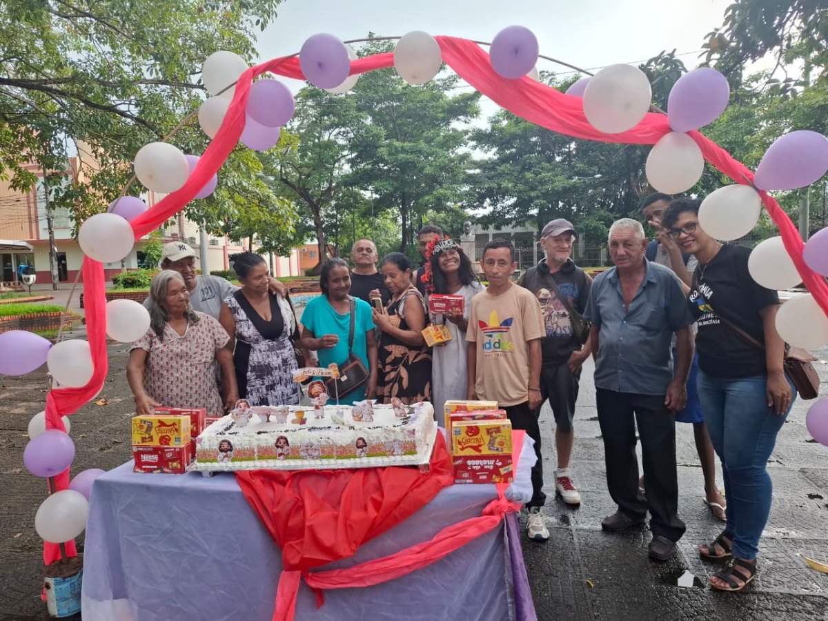 SOLIDARIEDADE E DOÇURA: Bailarina da Praça promove festa da Páscoa no centro de Porto Velho 