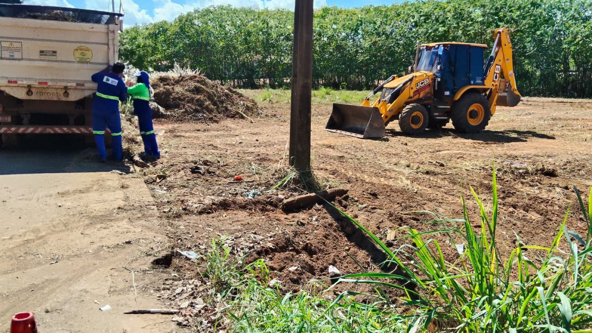 EDIMILSON DOURADO: Mutirão de limpeza é realizado no Bairro Aeroclube após solicitação do vereador 