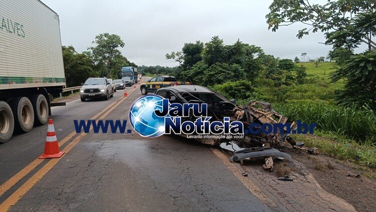 FORTE BATIDA: Gravíssimo acidente é registrado na Curva do km 433 na BR 364, em Jaru (RO)