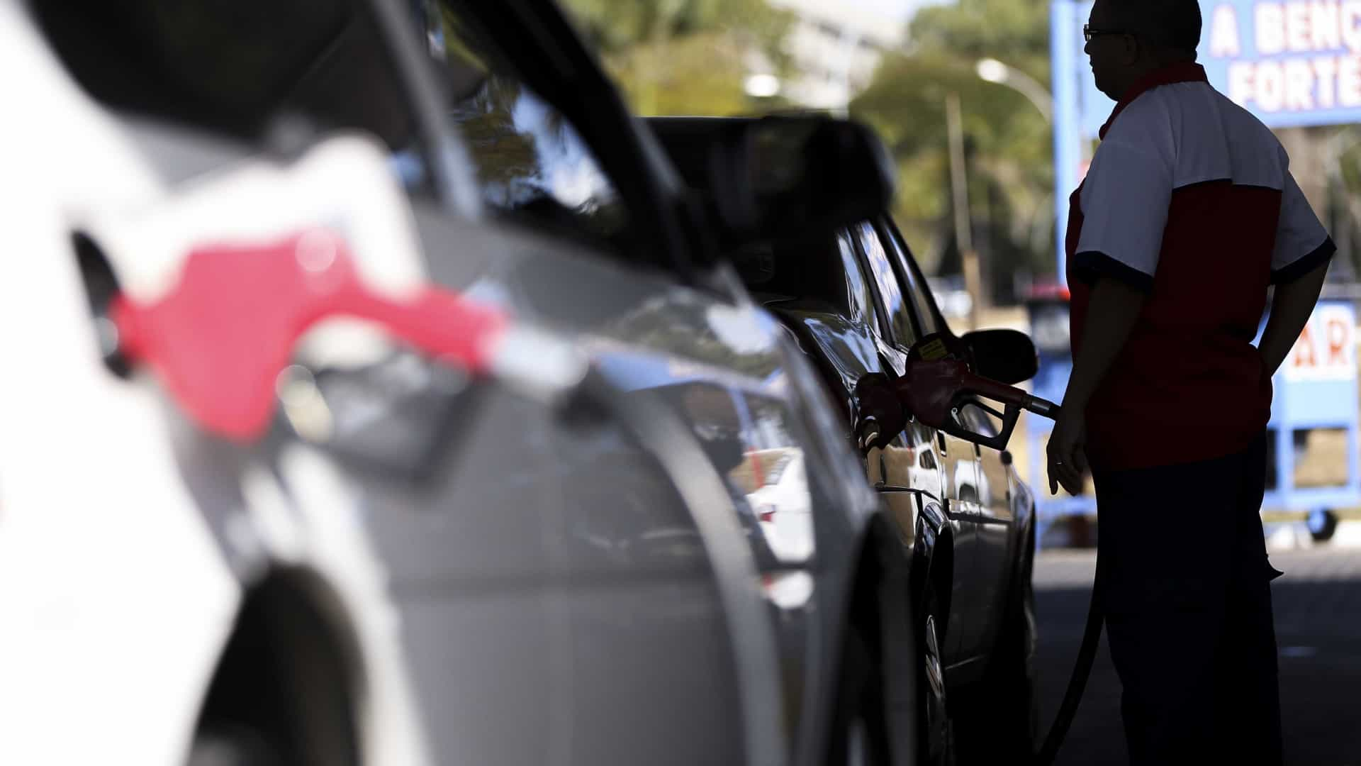 COMBUSTÍVEL: Petrobras sobe gasolina pela segunda vez em uma semana